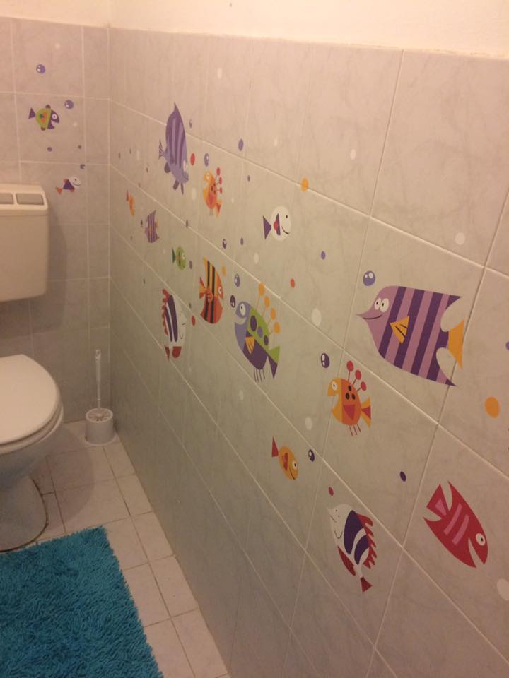 фото наклейка рыбки на кафель после