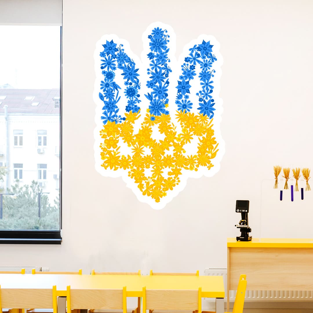 оформлення стін в школі фото, оформлення школи Нуш, сучасне оформлення класу Нуш, наклейка на стіну герб України, наклейки в коридор школи