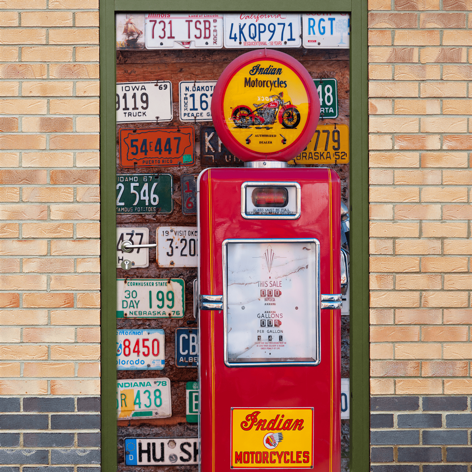 наклейка бензоколонка фото, наліпка ретро заправка фото, наклейки на двері фото, наліпки на двері фото, декоративна плівка на двері фото, вінілові наклейки на замовлення фото, наклейки за індивідуальними розмірами фото, наклейка на холодильник фото, оновлення холодильника плівкою фото, ретро декор для гаража фото, декор для барбершопа фото, декор для кафе фото, інтер'єрні наклейки в стилі ретро фото, наклейка на двері гаража фото, виготовлення наклеок фото, вініловий декор на двері фото, наклейка на шафу фото, декор для чоловічої кімнати фото, інтер'єрні наклейки на стіни фото, наклейки на міжкімнатні двері фото, друк наклеок під замовлення фото, наклейка на металеві двері фото, ретро стиль в інтер'єрі фото, оформлення вітрин та дверей фото, наклейка на двері офісу фото, декор для СТО фото, наклейка Route 66 фото, вінтажний декор фото, широкоформатний друк наклейок фото