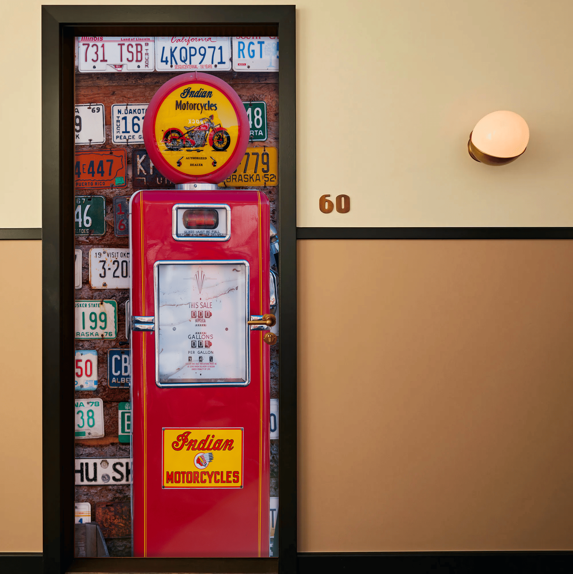 наклейка бензоколонка фото, наліпка ретро заправка фото, наклейки на двері фото, наліпки на двері фото, декоративна плівка на двері фото, вінілові наклейки на замовлення фото, наклейки за індивідуальними розмірами фото, наклейка на холодильник фото, оновлення холодильника плівкою фото, ретро декор для гаража фото, декор для барбершопа фото, декор для кафе фото, інтер'єрні наклейки в стилі ретро фото, наклейка на двері гаража фото, виготовлення наклеок фото, вініловий декор на двері фото, наклейка на шафу фото, декор для чоловічої кімнати фото, інтер'єрні наклейки на стіни фото, наклейки на міжкімнатні двері фото, друк наклеок під замовлення фото, наклейка на металеві двері фото, ретро стиль в інтер'єрі фото, оформлення вітрин та дверей фото, наклейка на двері офісу фото, декор для СТО фото, наклейка Route 66 фото, вінтажний декор фото, широкоформатний друк наклейок фото