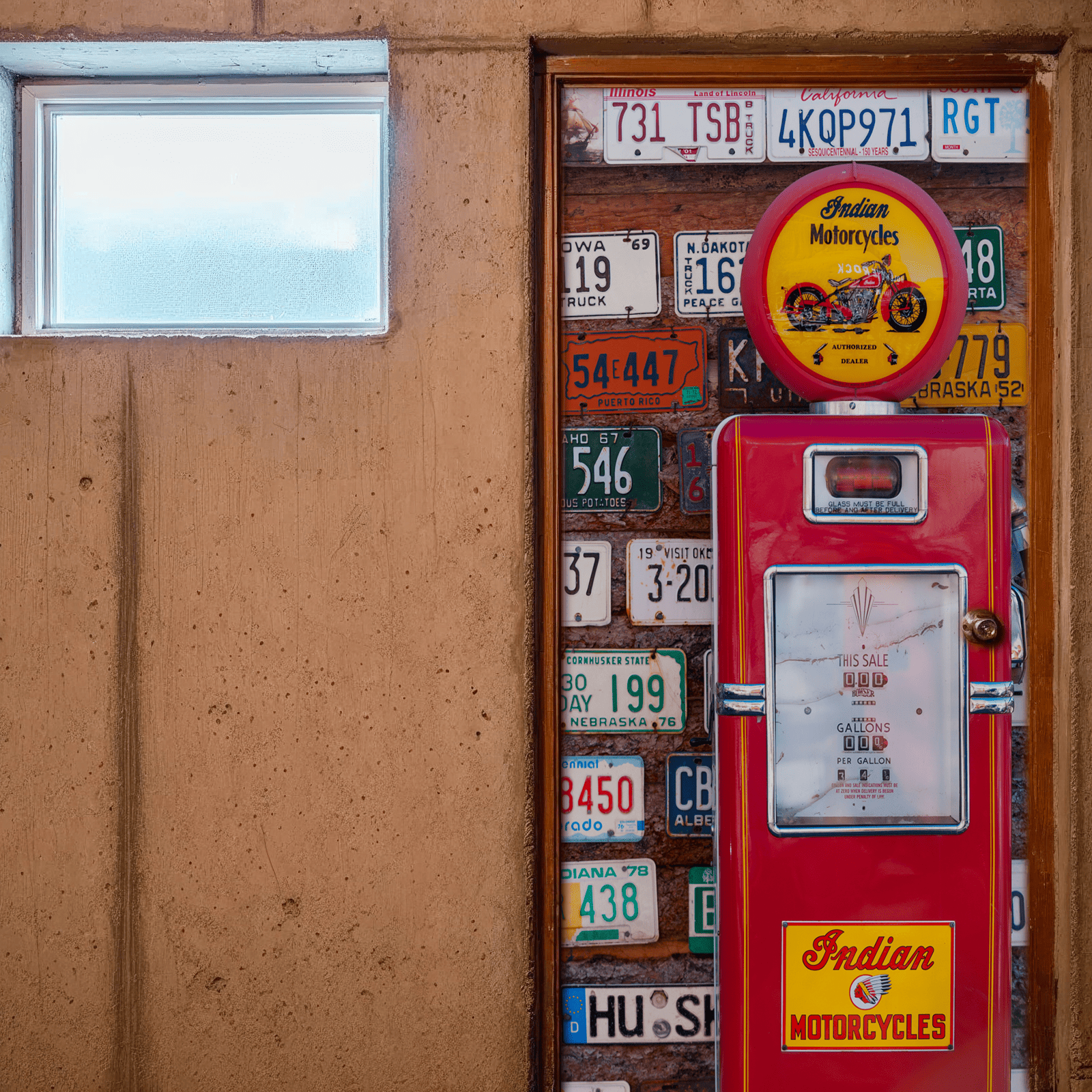 наклейка бензоколонка фото, наліпка ретро заправка фото, наклейки на двері фото, наліпки на двері фото, декоративна плівка на двері фото, вінілові наклейки на замовлення фото, наклейки за індивідуальними розмірами фото, наклейка на холодильник фото, оновлення холодильника плівкою фото, ретро декор для гаража фото, декор для барбершопа фото, декор для кафе фото, інтер'єрні наклейки в стилі ретро фото, наклейка на двері гаража фото, виготовлення наклеок фото, вініловий декор на двері фото, наклейка на шафу фото, декор для чоловічої кімнати фото, інтер'єрні наклейки на стіни фото, наклейки на міжкімнатні двері фото, друк наклеок під замовлення фото, наклейка на металеві двері фото, ретро стиль в інтер'єрі фото, оформлення вітрин та дверей фото, наклейка на двері офісу фото, декор для СТО фото, наклейка Route 66 фото, вінтажний декор фото, широкоформатний друк наклейок фото