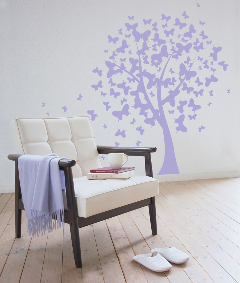 виниловая наклейка на стену дерево из бабочек подойдет для декора стен гостиной или спальни в квартире