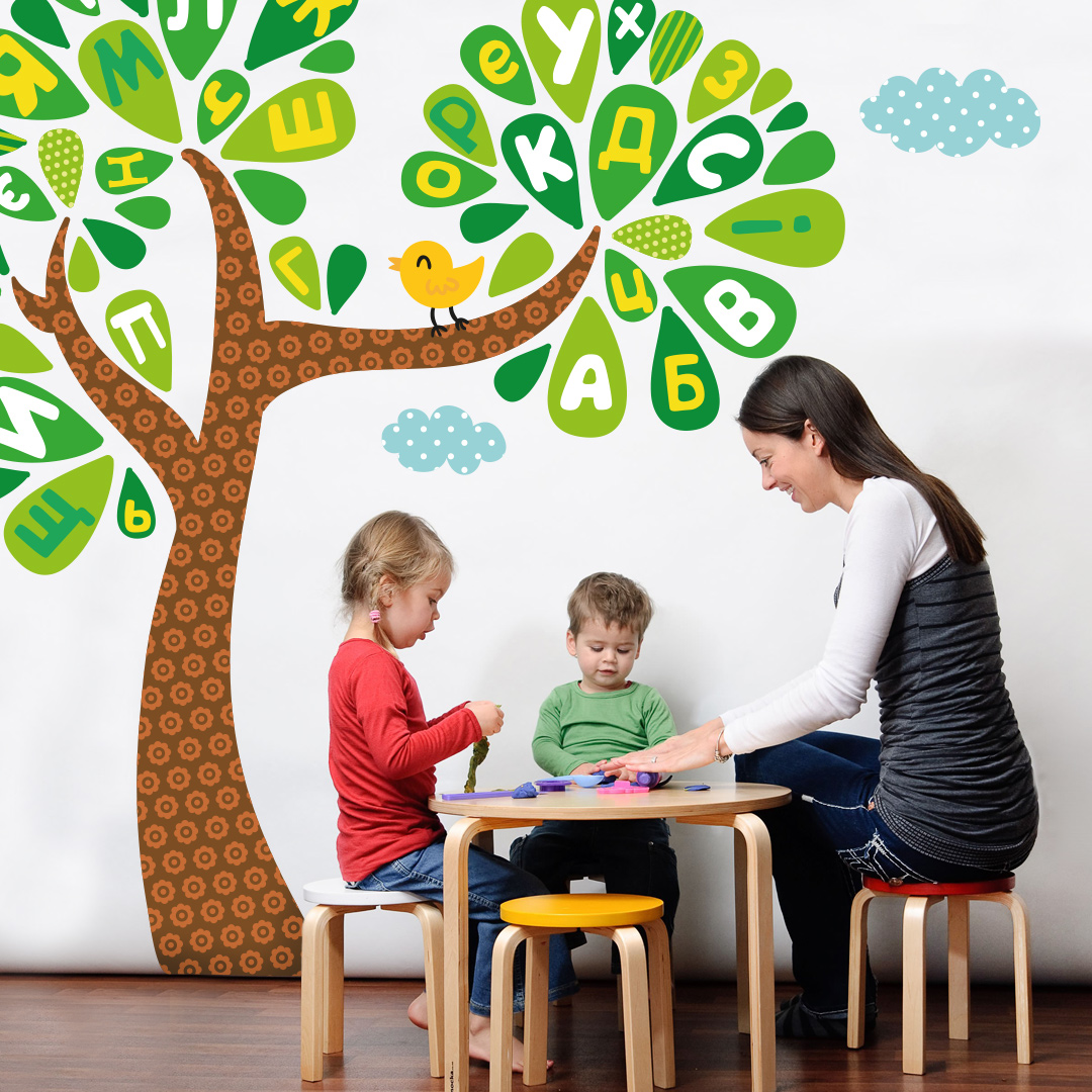 Фото Буквенное дерево. Украсьте комнату вашего ребенка, группу детского сада или детский центр при помощи обучающего Буквенного дерева. Благодаря его яркому дизайну, малыши быстро усвоят алфавит.